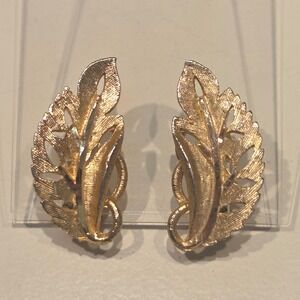 Vintage BSK Signed Gold Tone Leaf Filigree Women's Jewelry Clip On Earrings